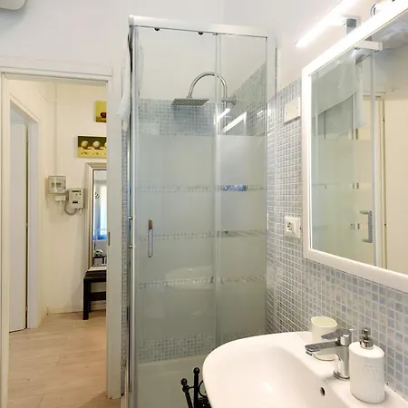 Davanti All'acquario Di شقة *