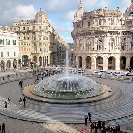 Davanti All'acquario Di * جنوة